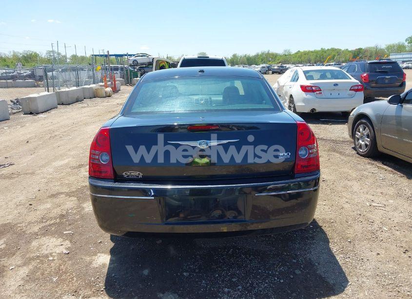 Photo 16 of 2010 Chrysler 300 TOURING/SIGNATURE SERIES/EXECUTIVE SERIES (VIN 2C3CA5CV2AH326950)