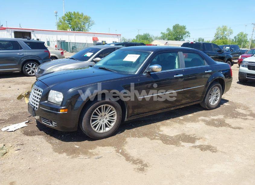 Photo 2 of 2010 Chrysler 300 TOURING/SIGNATURE SERIES/EXECUTIVE SERIES (VIN 2C3CA5CV2AH326950)