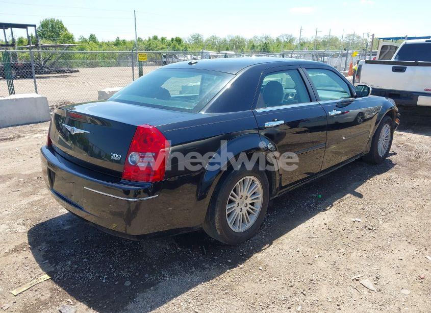 Photo 4 of 2010 Chrysler 300 TOURING/SIGNATURE SERIES/EXECUTIVE SERIES (VIN 2C3CA5CV2AH326950)