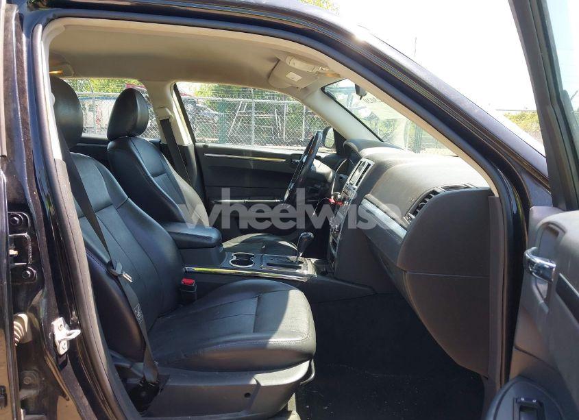 Photo 5 of 2010 Chrysler 300 TOURING/SIGNATURE SERIES/EXECUTIVE SERIES (VIN 2C3CA5CV2AH326950)