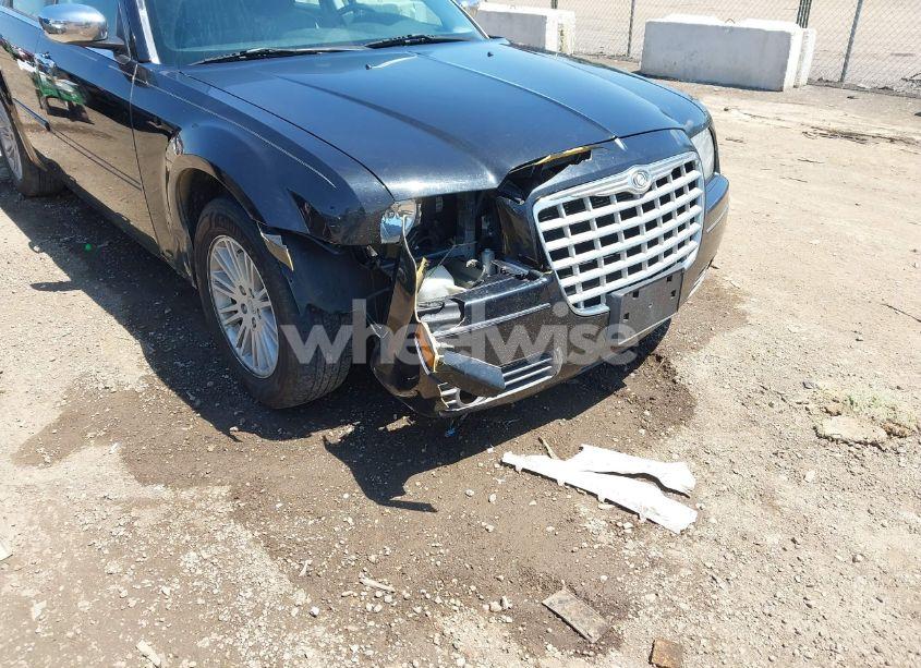 Photo 6 of 2010 Chrysler 300 TOURING/SIGNATURE SERIES/EXECUTIVE SERIES (VIN 2C3CA5CV2AH326950)