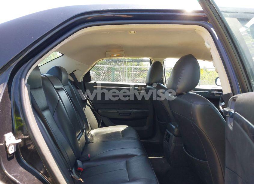 Photo 8 of 2010 Chrysler 300 TOURING/SIGNATURE SERIES/EXECUTIVE SERIES (VIN 2C3CA5CV2AH326950)