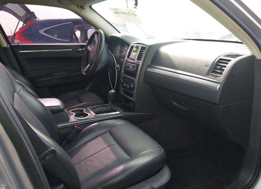 Photo 5 of 2010 Chrysler 300 TOURING/SIGNATURE SERIES/EXECUTIVE SERIES (VIN 2C3CA5CV3AH241910)