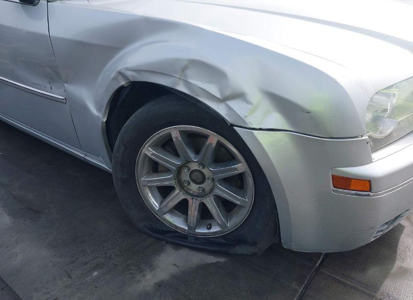 Photo 6 of 2010 Chrysler 300 TOURING/SIGNATURE SERIES/EXECUTIVE SERIES (VIN 2C3CA5CV3AH241910)