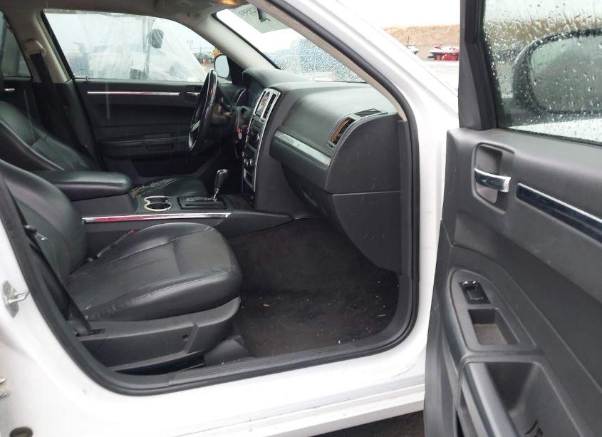 Photo 5 of 2010 Chrysler 300 TOURING/SIGNATURE SERIES/EXECUTIVE SERIES (VIN 2C3CA5CV3AH284210)