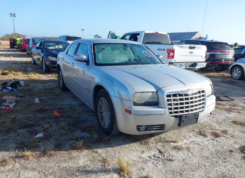 2010 Chrysler 300 TOURING/SIGNATURE SERIES/EXECUTIVE SERIES (VIN 2C3CA5CV5AH263049) main photo