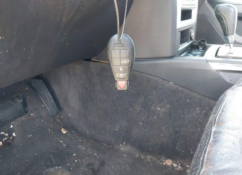 Photo 11 of 2010 Chrysler 300 TOURING/SIGNATURE SERIES/EXECUTIVE SERIES (VIN 2C3CA5CV5AH263049)