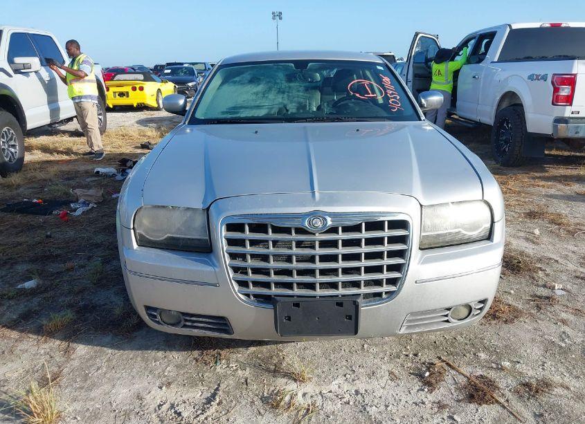 Photo 12 of 2010 Chrysler 300 TOURING/SIGNATURE SERIES/EXECUTIVE SERIES (VIN 2C3CA5CV5AH263049)