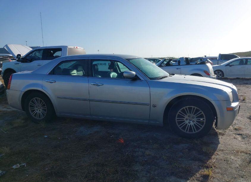 Photo 13 of 2010 Chrysler 300 TOURING/SIGNATURE SERIES/EXECUTIVE SERIES (VIN 2C3CA5CV5AH263049)