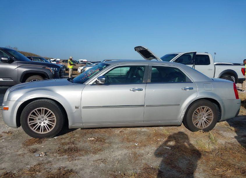 Photo 14 of 2010 Chrysler 300 TOURING/SIGNATURE SERIES/EXECUTIVE SERIES (VIN 2C3CA5CV5AH263049)