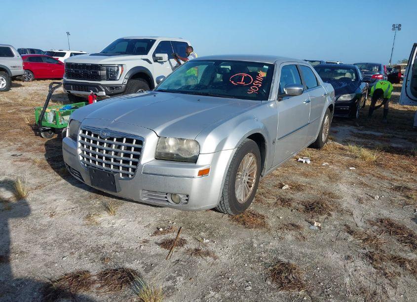 Photo 2 of 2010 Chrysler 300 TOURING/SIGNATURE SERIES/EXECUTIVE SERIES (VIN 2C3CA5CV5AH263049)