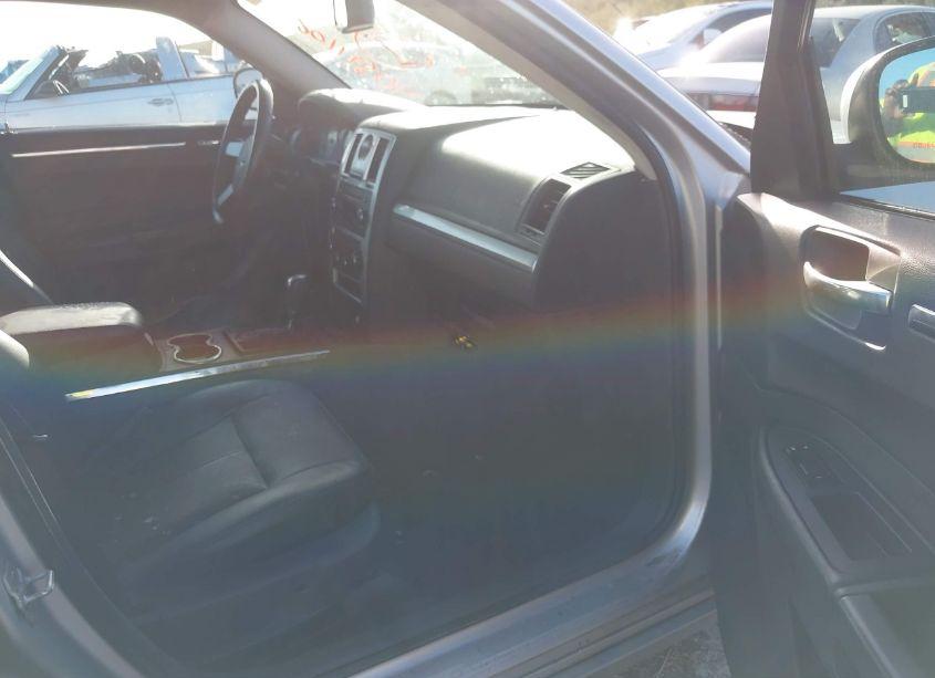 Photo 5 of 2010 Chrysler 300 TOURING/SIGNATURE SERIES/EXECUTIVE SERIES (VIN 2C3CA5CV5AH263049)