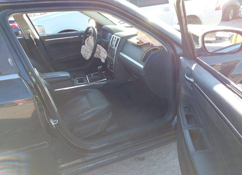 Photo 5 of 2010 Chrysler 300 TOURING/SIGNATURE SERIES/EXECUTIVE SERIES (VIN 2C3CA5CV6AH221036)