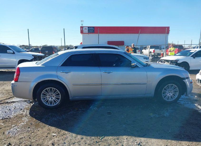 Photo 13 of 2010 Chrysler 300 TOURING/SIGNATURE SERIES/EXECUTIVE SERIES (VIN 2C3CA5CV8AH139941)