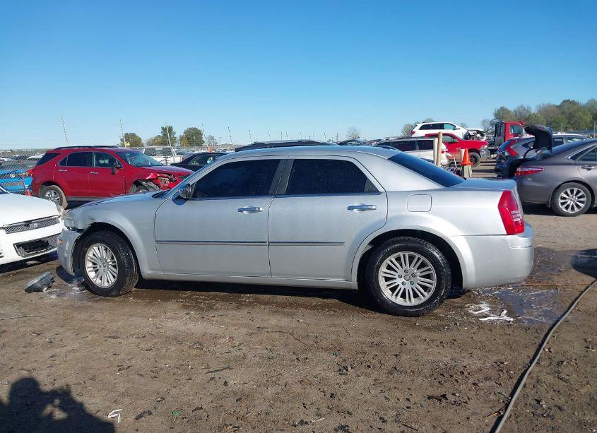 Photo 14 of 2010 Chrysler 300 TOURING/SIGNATURE SERIES/EXECUTIVE SERIES (VIN 2C3CA5CV8AH139941)