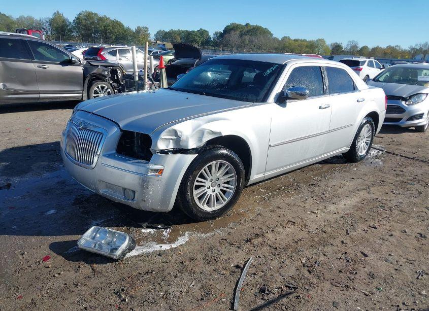 Photo 2 of 2010 Chrysler 300 TOURING/SIGNATURE SERIES/EXECUTIVE SERIES (VIN 2C3CA5CV8AH139941)