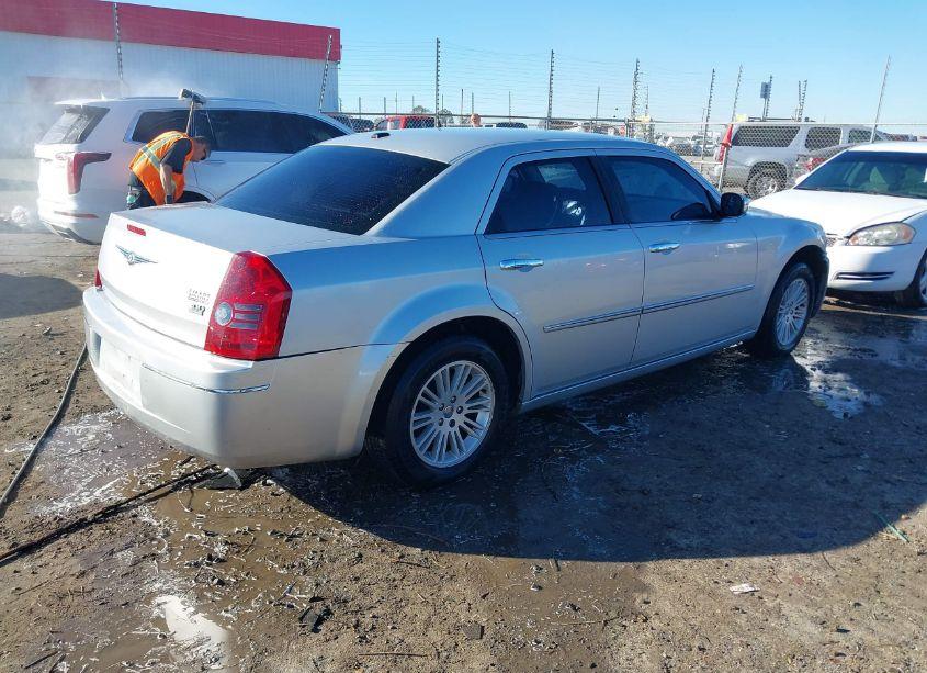 Photo 4 of 2010 Chrysler 300 TOURING/SIGNATURE SERIES/EXECUTIVE SERIES (VIN 2C3CA5CV8AH139941)