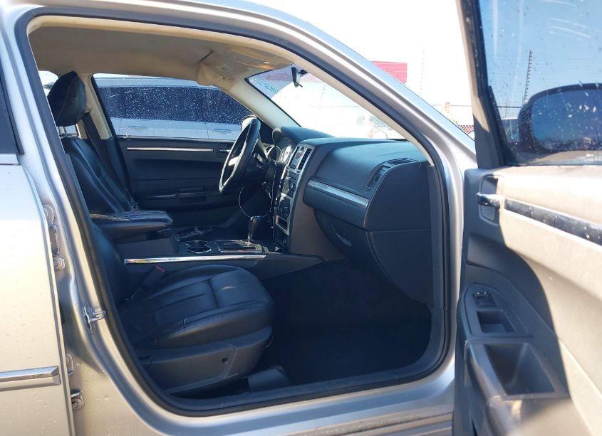 Photo 5 of 2010 Chrysler 300 TOURING/SIGNATURE SERIES/EXECUTIVE SERIES (VIN 2C3CA5CV8AH139941)