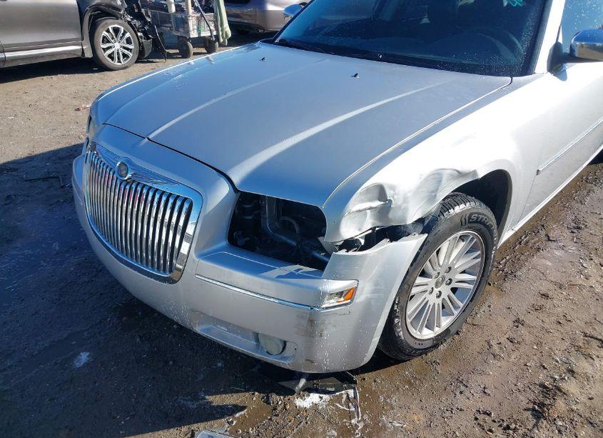 Photo 6 of 2010 Chrysler 300 TOURING/SIGNATURE SERIES/EXECUTIVE SERIES (VIN 2C3CA5CV8AH139941)