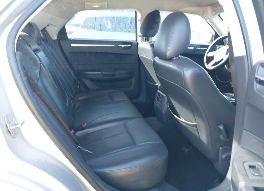 Photo 8 of 2010 Chrysler 300 TOURING/SIGNATURE SERIES/EXECUTIVE SERIES (VIN 2C3CA5CV8AH139941)