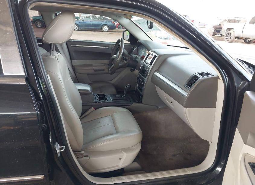 Photo 5 of 2010 Chrysler 300 TOURING/SIGNATURE SERIES/EXECUTIVE SERIES (VIN 2C3CA5CVXAH232248)