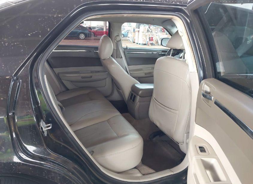 Photo 8 of 2010 Chrysler 300 TOURING/SIGNATURE SERIES/EXECUTIVE SERIES (VIN 2C3CA5CVXAH232248)