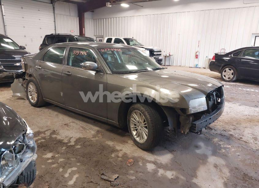 2010 Chrysler 300 TOURING/SIGNATURE SERIES/EXECUTIVE SERIES (VIN 2C3CA5CVXAH263399) main photo