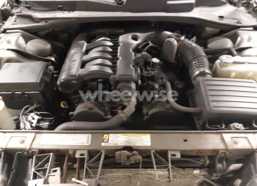 Photo 10 of 2010 Chrysler 300 TOURING/SIGNATURE SERIES/EXECUTIVE SERIES (VIN 2C3CA5CVXAH263399)