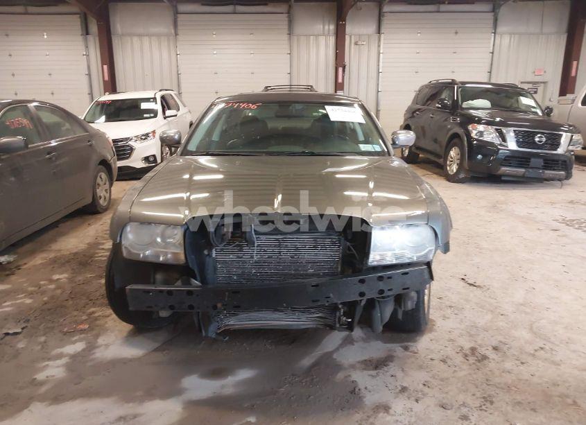 Photo 12 of 2010 Chrysler 300 TOURING/SIGNATURE SERIES/EXECUTIVE SERIES (VIN 2C3CA5CVXAH263399)