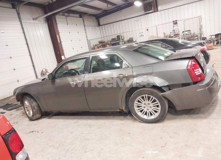 Photo 14 of 2010 Chrysler 300 TOURING/SIGNATURE SERIES/EXECUTIVE SERIES (VIN 2C3CA5CVXAH263399)