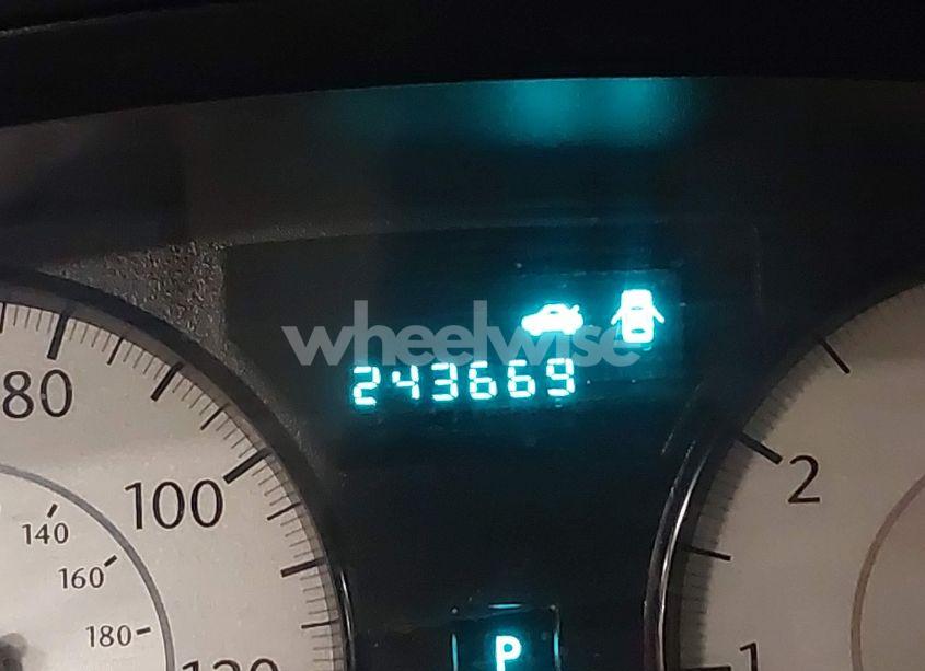 Photo 15 of 2010 Chrysler 300 TOURING/SIGNATURE SERIES/EXECUTIVE SERIES (VIN 2C3CA5CVXAH263399)