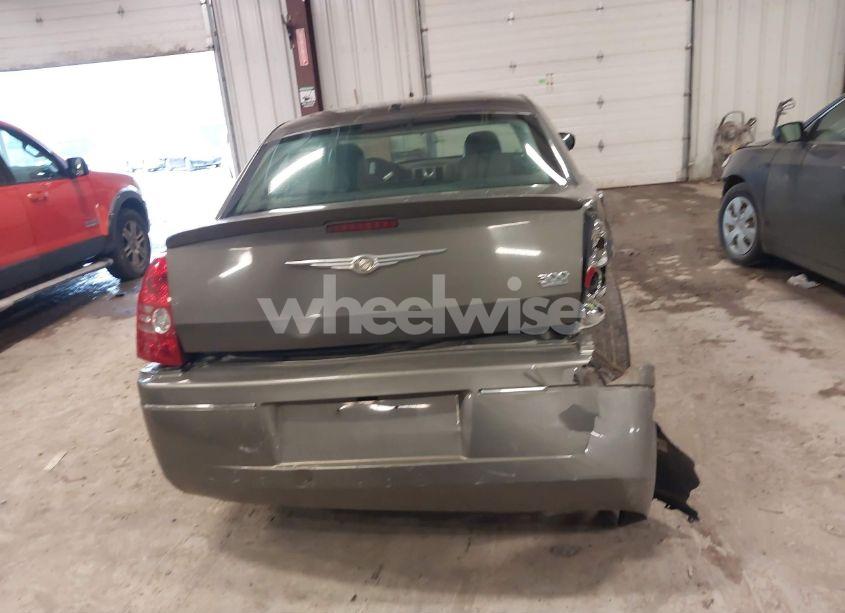 Photo 16 of 2010 Chrysler 300 TOURING/SIGNATURE SERIES/EXECUTIVE SERIES (VIN 2C3CA5CVXAH263399)