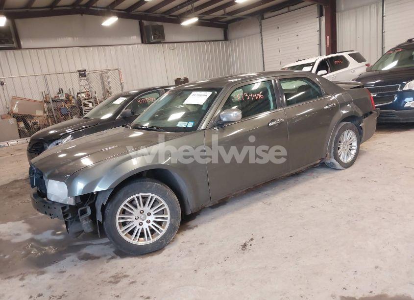 Photo 2 of 2010 Chrysler 300 TOURING/SIGNATURE SERIES/EXECUTIVE SERIES (VIN 2C3CA5CVXAH263399)