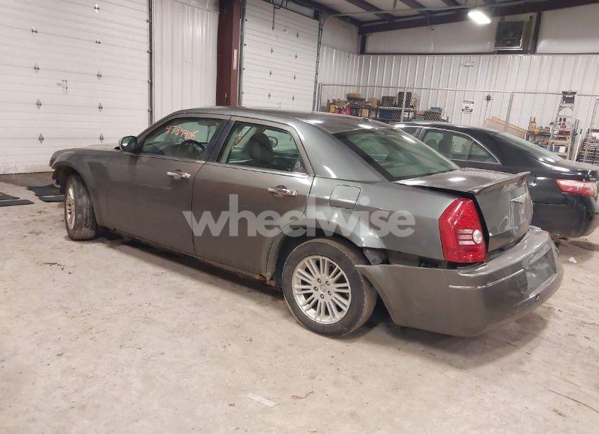 Photo 3 of 2010 Chrysler 300 TOURING/SIGNATURE SERIES/EXECUTIVE SERIES (VIN 2C3CA5CVXAH263399)