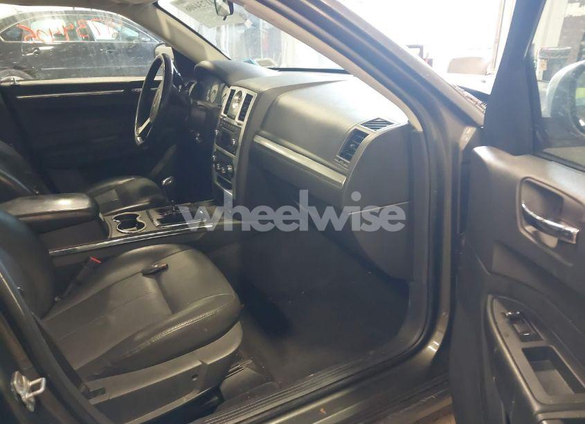 Photo 5 of 2010 Chrysler 300 TOURING/SIGNATURE SERIES/EXECUTIVE SERIES (VIN 2C3CA5CVXAH263399)