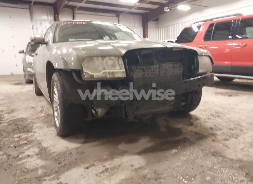 Photo 6 of 2010 Chrysler 300 TOURING/SIGNATURE SERIES/EXECUTIVE SERIES (VIN 2C3CA5CVXAH263399)