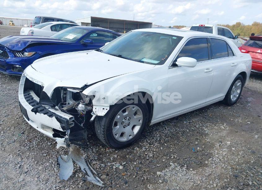 Photo 2 of 2013 Chrysler 300 MOTOWN (VIN 2C3CCAAG0DH534059)