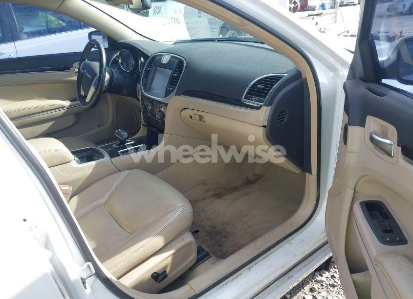 Photo 5 of 2013 Chrysler 300 MOTOWN (VIN 2C3CCAAG0DH534059)