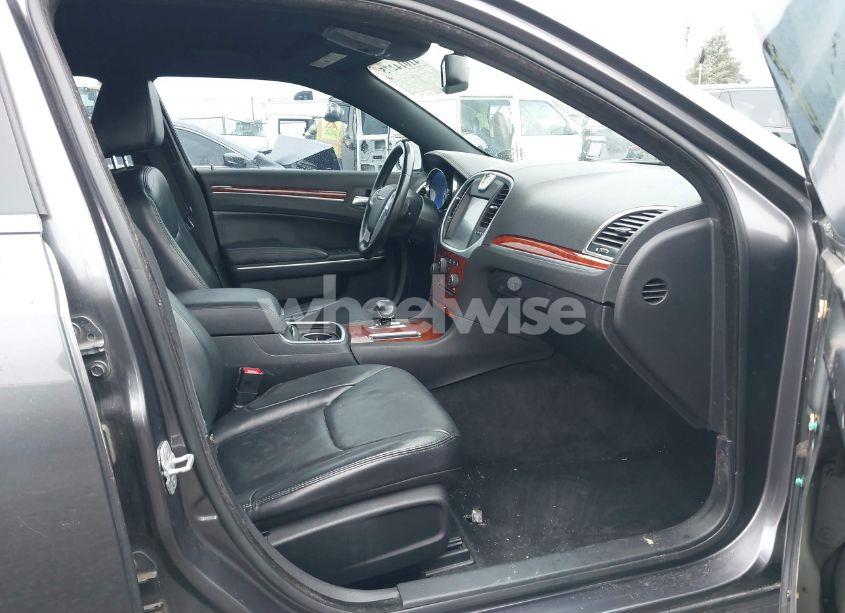 Photo 5 of 2013 Chrysler 300 MOTOWN (VIN 2C3CCAAG0DH707756)