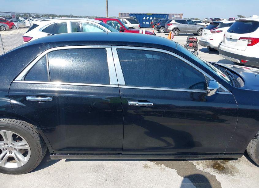 Photo 13 of 2014 Chrysler 300 (VIN 2C3CCAAG0EH212698)