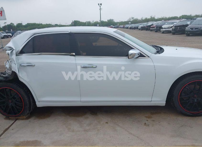 Photo 14 of 2014 Chrysler 300 UPTOWN EDITION (VIN 2C3CCAAG0EH327558)