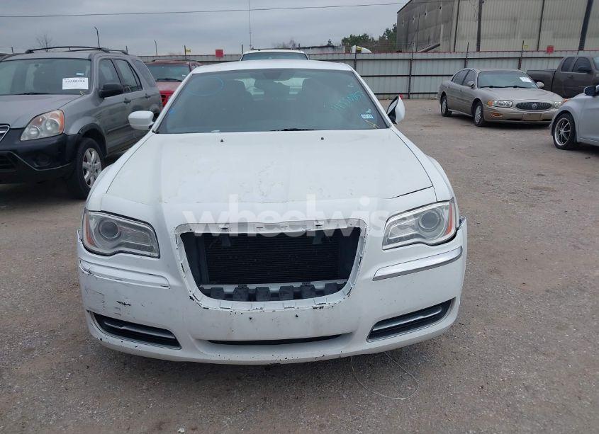 Photo 12 of 2014 Chrysler 300 (VIN 2C3CCAAG0EH343517)