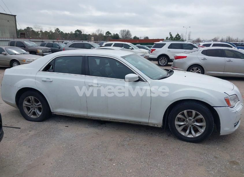 Photo 13 of 2014 Chrysler 300 (VIN 2C3CCAAG0EH343517)