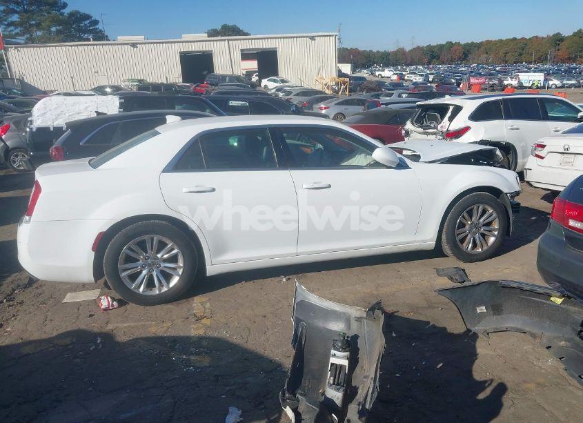 Photo 13 of 2016 Chrysler 300 LIMITED (VIN 2C3CCAAG0GH306339)