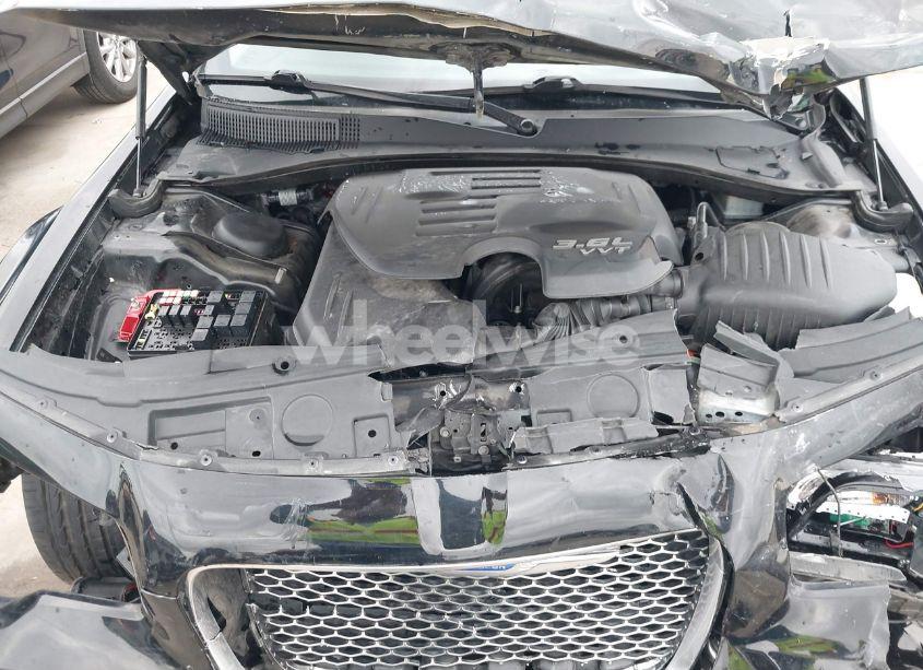 Photo 10 of 2018 Chrysler 300 TOURING (VIN 2C3CCAAG0JH294037)