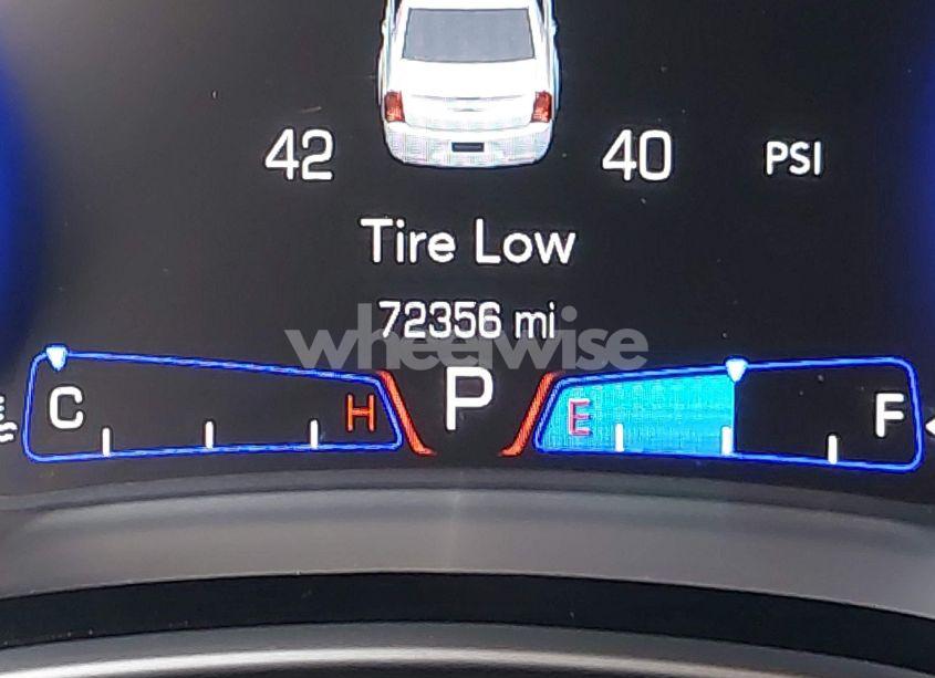 Photo 16 of 2018 Chrysler 300 TOURING (VIN 2C3CCAAG0JH294037)