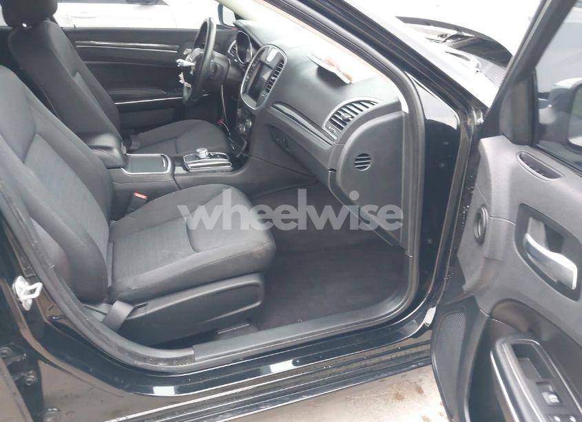 Photo 5 of 2018 Chrysler 300 TOURING (VIN 2C3CCAAG0JH294037)