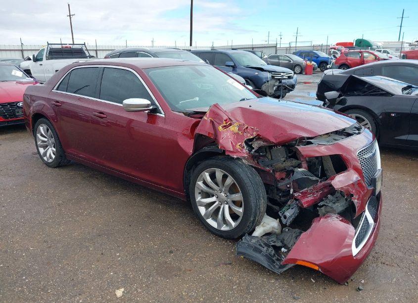 2019 Chrysler 300 TOURING (VIN 2C3CCAAG0KH569682) main photo