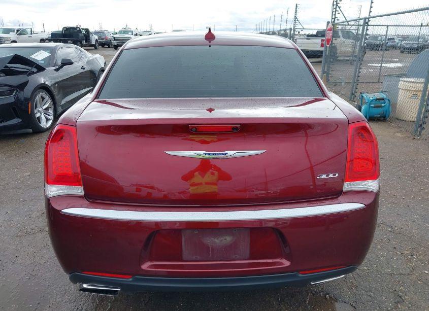 Photo 16 of 2019 Chrysler 300 TOURING (VIN 2C3CCAAG0KH569682)