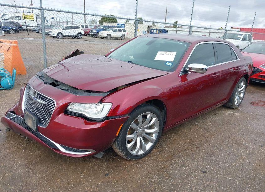 Photo 2 of 2019 Chrysler 300 TOURING (VIN 2C3CCAAG0KH569682)